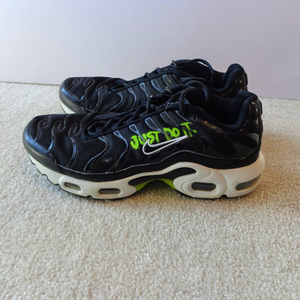 NIKE Kids Air Max Plus I‎ GS Black Volt  DM3264-001 Size 6.5Y